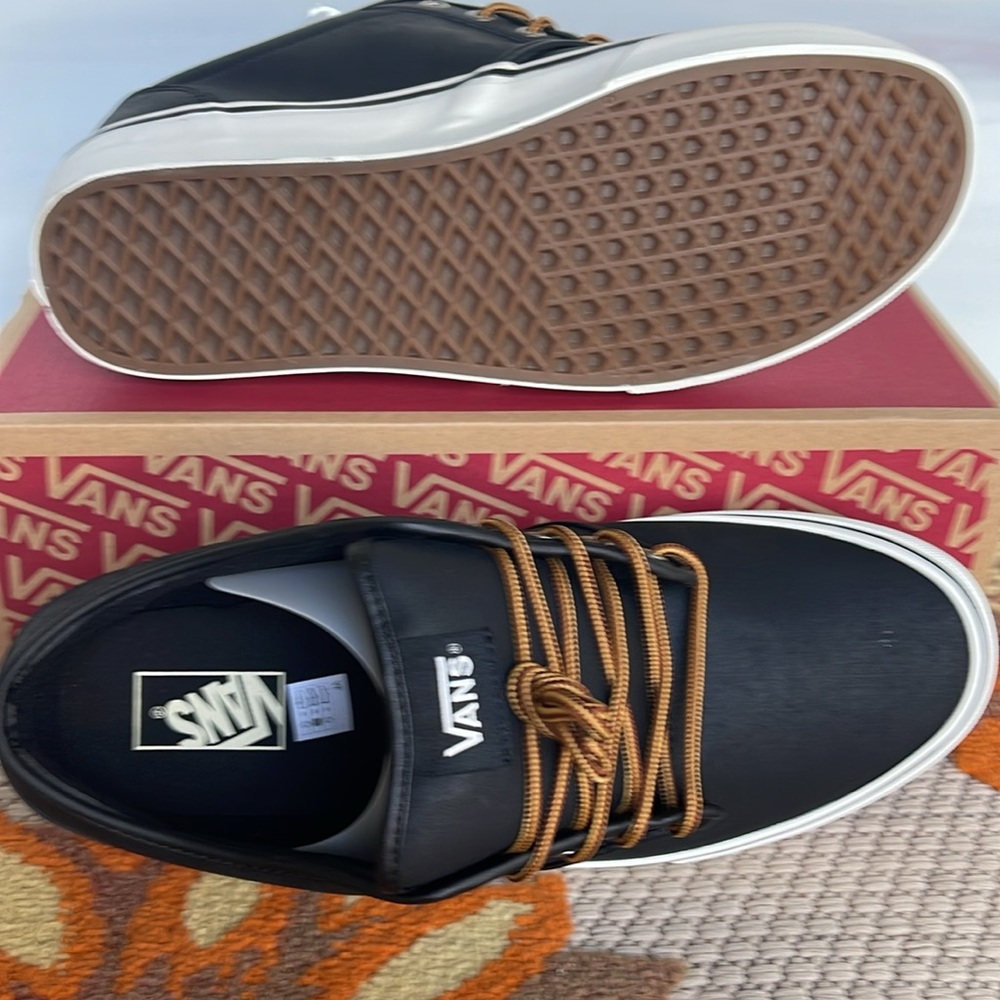 Vans Men’s Atwood (Leather)BIck/Mrshmllow
VN0A327L68X
Sneakers - Picture 9 of 16